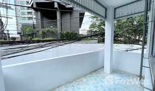 2 Bedrooms Townhouse for sale in Si Lom, Bangkok 