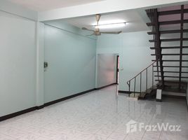 2 Bedrooms Townhouse for rent in Huai Khwang, Bangkok 2 Storey Townhouse close to MRT Huai Khwang for Rent
