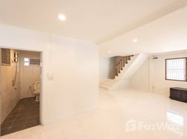 2 спален Дом for sale in Таиланд, Khlong Tan Nuea, Щаттхана, Бангкок, Таиланд