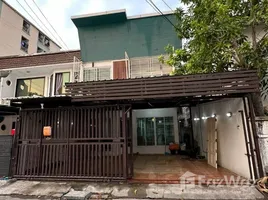 在邻铃, 曼谷出售的2 卧室 屋, Din Daeng, 邻铃