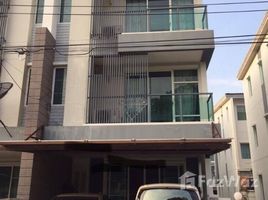 3 Bedroom Townhouse for sale at Town Avenue Srinagarindra, Suan Luang, Suan Luang
