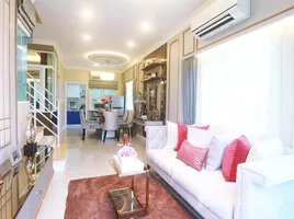 4 Bedroom Townhouse for sale at Golden Town Kad Ruam Chok 1, Fa Ham