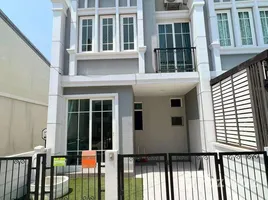 ทาวน์เฮ้าส์ 3 ห้องนอน ให้เช่า ในโครงการ โกลเด้น ทาวน์ 3 บางนา-สวนหลวง, ดอกไม้, ประเวศ, กรุงเทพมหานคร