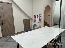 3 спален Таунхаус на продажу в Jw Urban Home Office, Si Kan