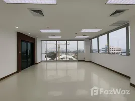 100 кв.м. Office for rent at J.Press Building, Chong Nonsi