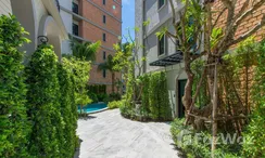 写真 2 of the Communal Garden Area at The Title Residencies