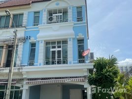 3 Bedroom Townhouse for sale at Baan Klang Muang British Town Srinakarin, Bang Kaeo