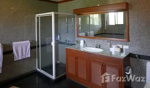 4 Bedrooms House for sale in Talat Nuea, Phuket 