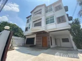 4 chambre Maison for rent in Thaïlande, Khlong Tan Nuea, Watthana, Bangkok, Thaïlande