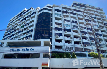Bang Saen Royal Beach in Saen Suk, Pattaya