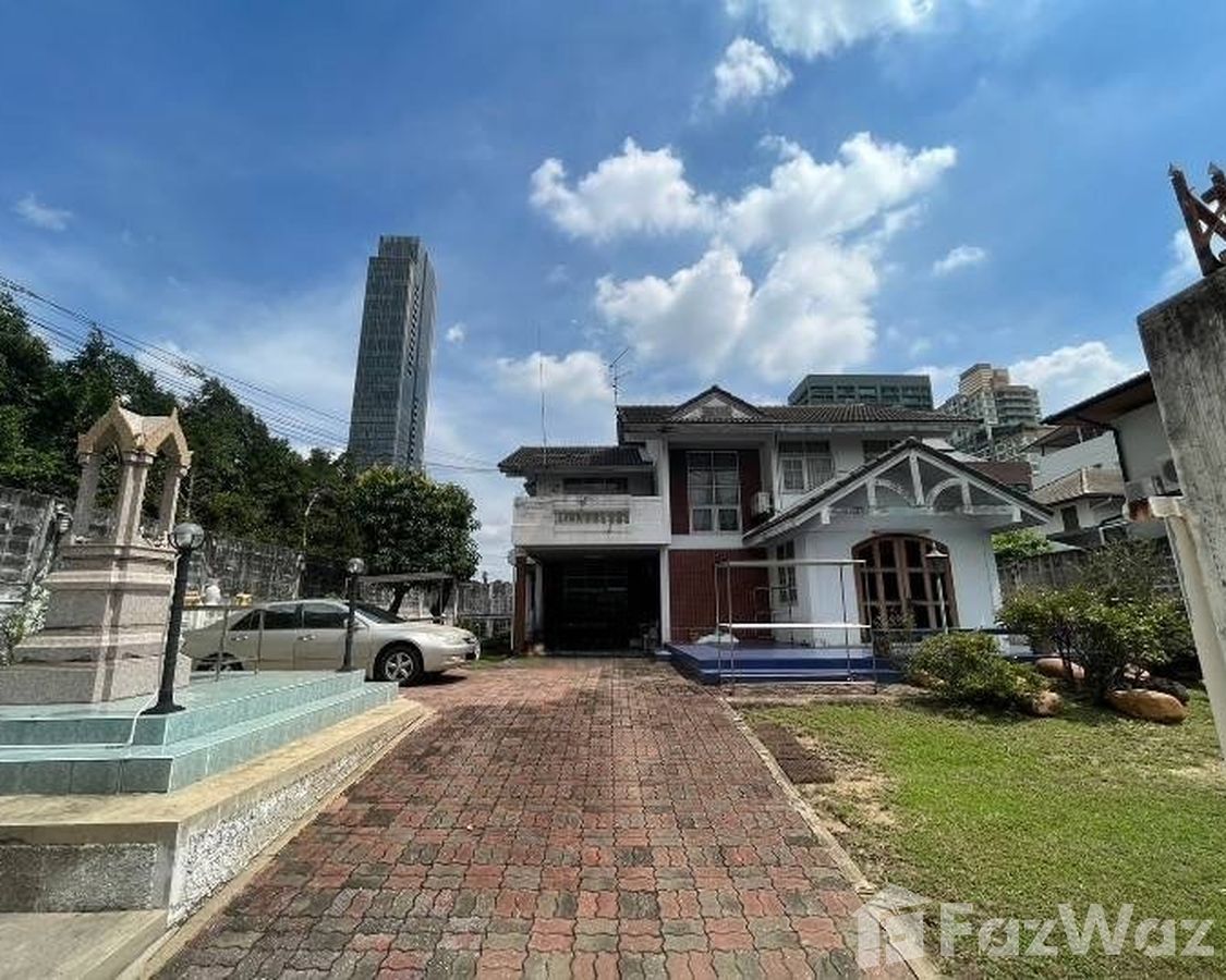 3 спален Дом для продажи в Khlong Tan Nuea, Бангкок за 300,000,000 ₽ |  U1753900