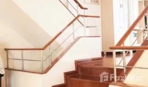 6 Bedrooms Townhouse for sale in Wat Phraya Krai, Bangkok 