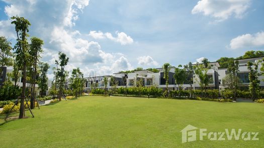 Фото 1 of the Communal Garden Area at Laguna Park