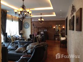 3 Bedroom Condo for sale at The Emporio Place, Khlong Tan