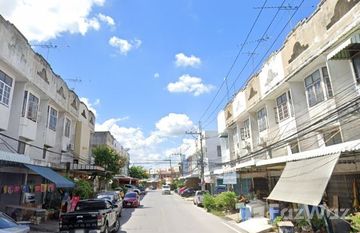 Yuchareon Prempracha Village in Lak Hok, Bangkok