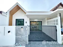 2 침실 Baan Singthao Thani에서 판매하는 타운하우스, 카투, 카투