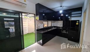 3 Bedrooms Townhouse for sale in Bang Mot, Bangkok Pruksa Ville 68