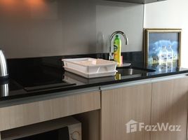 1 спален Кондо в аренду в Edge Sukhumvit 23, Khlong Toei Nuea