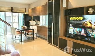 曼谷 Bang Kho Baan Klang Muang Urbanion Sathon-Taksin 1 4 卧室 联排别墅 售 