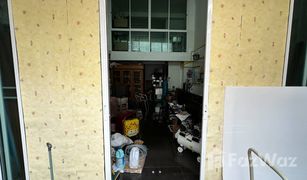 4 Schlafzimmern Reihenhaus zu verkaufen in Suriyawong, Bangkok 