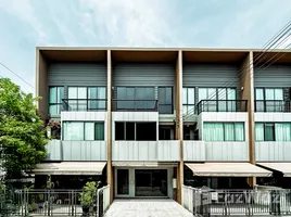 3 Bedroom Townhouse for sale at Baan Klang Muang Ratchaphruek, Mahasawat, Bang Kruai, Nonthaburi