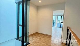 3 Bedrooms Townhouse for sale in Lat Phrao, Bangkok Glam Ladprao 71