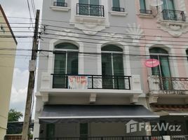 3 Bedroom Townhouse for sale at Baan Klang Muang Grand De Paris Ratchada, Wang Thonglang, Wang Thong Lang