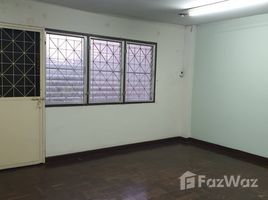 4 спален Таунхаус for rent in Чатучак, Бангкок, Chantharakasem, Чатучак