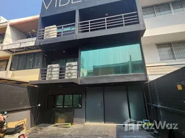 บ้านเดี่ยว 4 ห้องนอน ให้เช่า ในทำเล คลองตันเหนือ, กรุงเทพมหานคร, คลองตันเหนือ