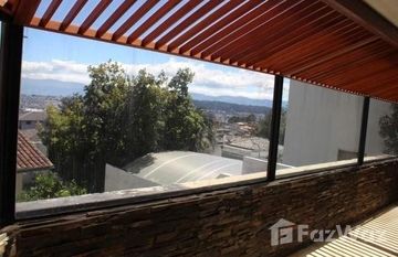 Experience Living In The Mountains Of Quito In This Beautiful Condo in Quito, ピチンチャ