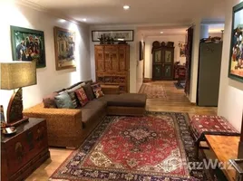 3 chambre Appartement à vendre à SPECIAL GROUND FLOOR APARTMENT WITH 2 PATIOS AND GREAT LAYOUT COMES PARTIALLY FURNISHED., Cuenca, Cuenca