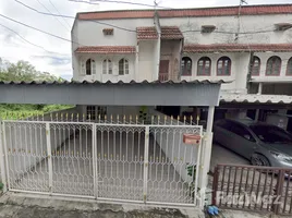 3 Bedroom Townhouse for sale in Bang Kapi, Huai Khwang, Bang Kapi