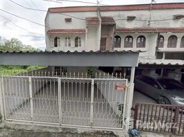 3 Schlafzimmer Reihenhaus zu verkaufen in Huai Khwang, Bangkok, Bang Kapi, Huai Khwang