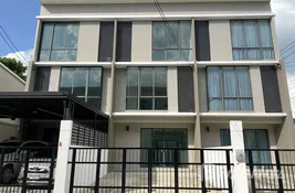 3 bedroom ทาวน์เฮ้าส์ for sale at พาทิโอ ลาดกระบัง-มอเตอร์เวย์ in กรุงเทพมหานคร, ไทย
