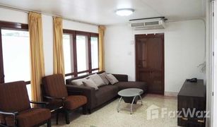 3 Bedrooms House for sale in Thanon Nakhon Chaisi, Bangkok 