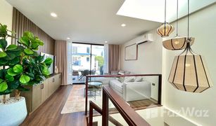 4 Bedrooms Townhouse for sale in Si Lom, Bangkok 