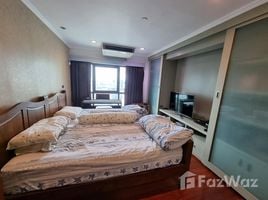 2 спален Кондо на продажу в Sathorn Gardens, Thung Mahamek