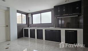 5 Bedrooms Townhouse for sale in Khlong Tan, Bangkok 