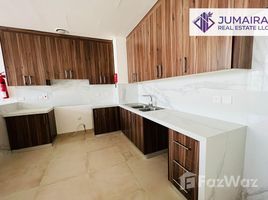 3 спален Вилла на продажу в Marbella, Mina Al Arab