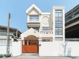 วิลล่า 4 ห้องนอน ให้เช่า ในทำเล พระโขนง, กรุงเทพมหานคร, พระโขนง, คลองเตย, กรุงเทพมหานคร