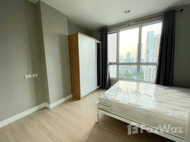 Studio Condo for rent at Life At Sathorn 10, Si Lom