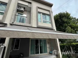 ทาวน์เฮ้าส์ 3 ห้องนอน ให้เช่า ในโครงการ บ้านกลางเมือง สวนหลวง, ดอกไม้