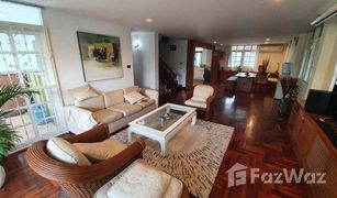 4 Bedrooms House for sale in Huai Khwang, Bangkok 