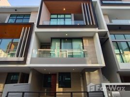 3 Habitación Adosado en alquiler en Nirvana Define Srinakarin-Rama 9, Saphan Sung