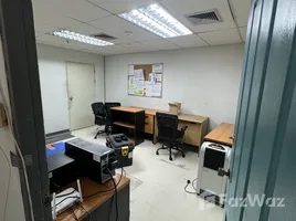 124 제곱미터입니다 Office for rent at Asoke Towers, Khlong Toei Nuea