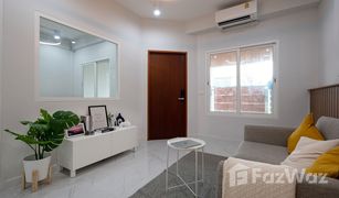 3 Bedrooms Townhouse for sale in Huai Khwang, Bangkok 