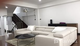 3 Bedrooms Townhouse for sale in Khlong Tan Nuea, Bangkok Prompak Place