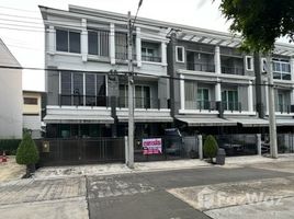 3 спален Таунхаус на продажу в Baan Klang Muang Ratchada-Wongsawang, Suan Yai, Mueang Nonthaburi, Нонтабури