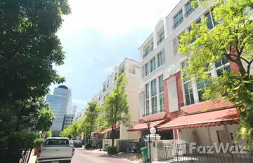 Baan Klang Krung (British Town -Thonglor) in Khlong Tan Nuea, バンコク