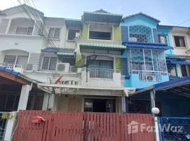 3 Bedroom Townhouse for sale at Baan Klang Muang Rama 9 Soi 43, Suan Luang, Suan Luang